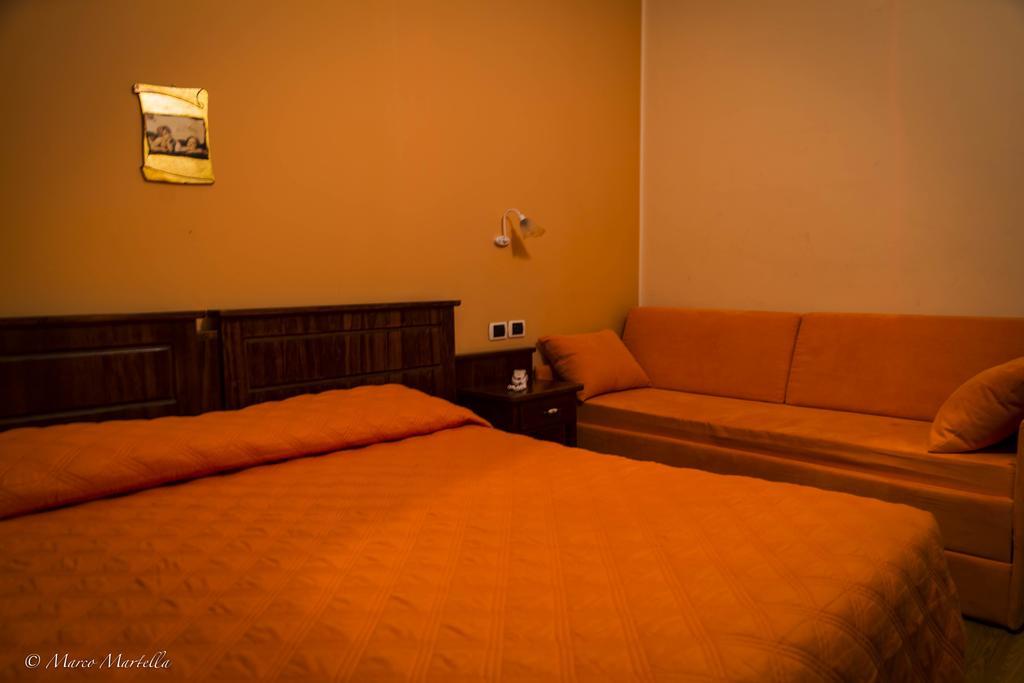 Hotel Pina Ristorante Isola del Gran Sasso dʼItalia Exteriör bild